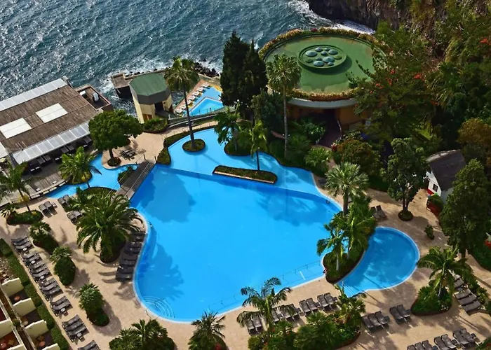 Pestana Madeira Club מלון דירות