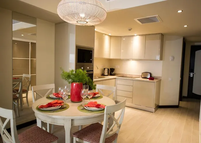 Pestana Madeira Club מלון דירות